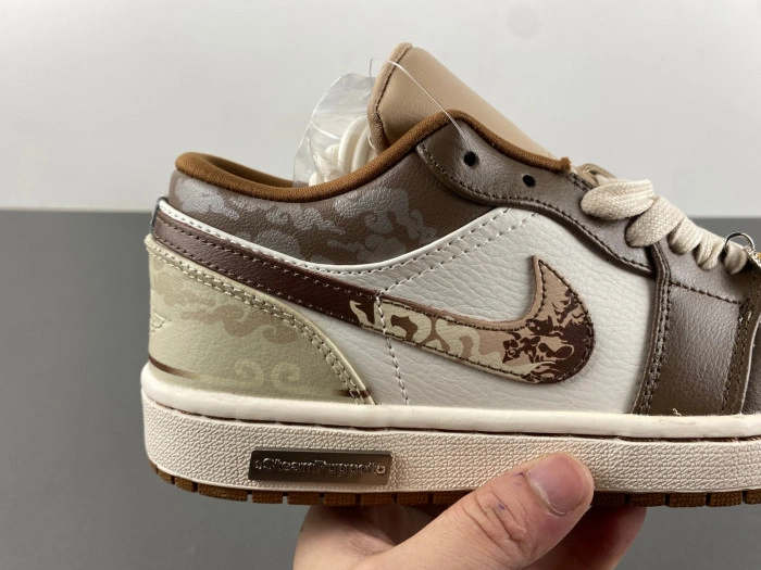 JORDAN 1 RETRO LOW  HF5743-221
