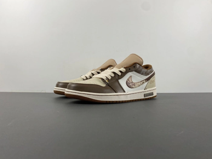 JORDAN 1 RETRO LOW  HF5743-221