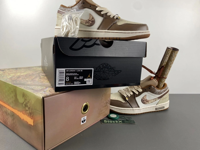 JORDAN 1 RETRO LOW  HF5743-221