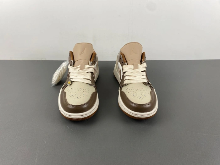 JORDAN 1 RETRO LOW  HF5743-221