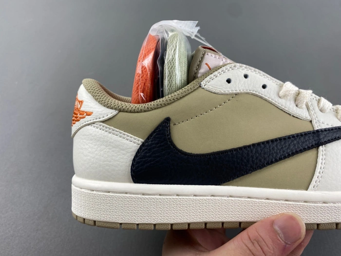 JORDAN 1 RETRO LOW OG SP TRAVIS SCOTT   DZ137-701