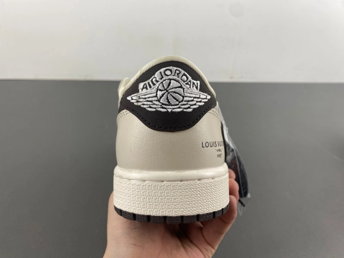 JORDAN 1 RETRO LOW OG SP TRAVIS SCOTT   LX1988-100