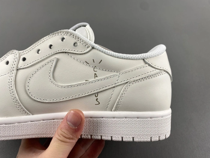 JORDAN 1 RETRO LOW OG SP TRAVIS SCOTT   OG1228-111