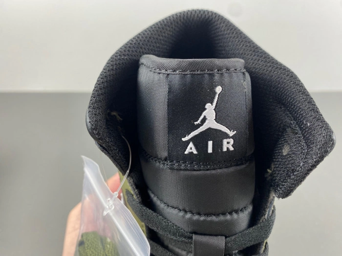 JORDAN 1 mid  BQ8426-092
