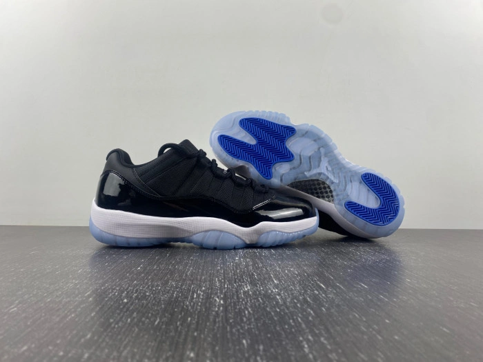 JORDAN 11 RETRO LOW Space Jam  FV5104-004