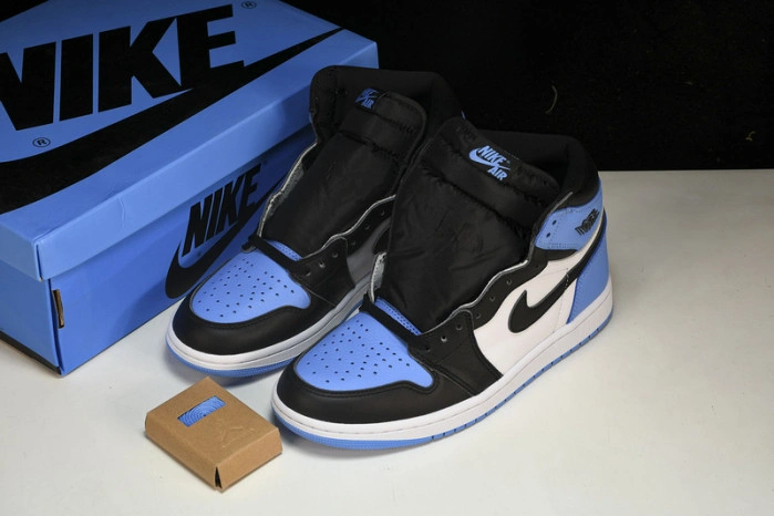 Jordan 1 High OG UNC Toe  DZ5485-400