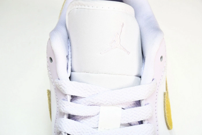 Jordan 1 Low Barely Grape DC0774-501