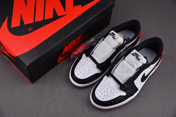 Jordan 1 Low Black Toe (GS) 553560-116