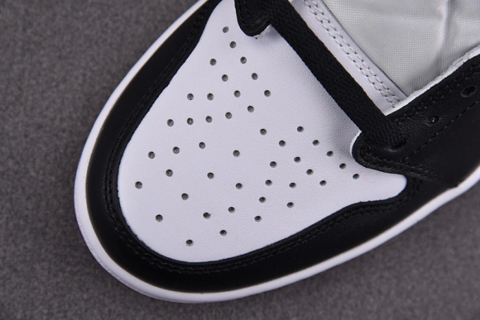Jordan 1 Low Black Toe (GS) 553560-116