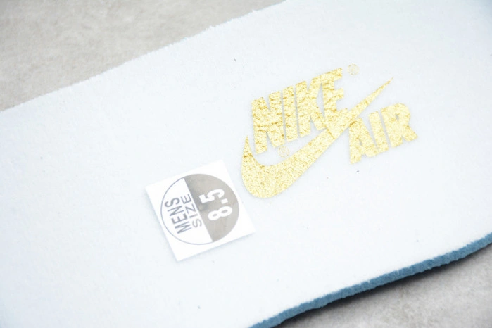 Jordan 1 Retro High NRG Patent Gold Toe  861428-007