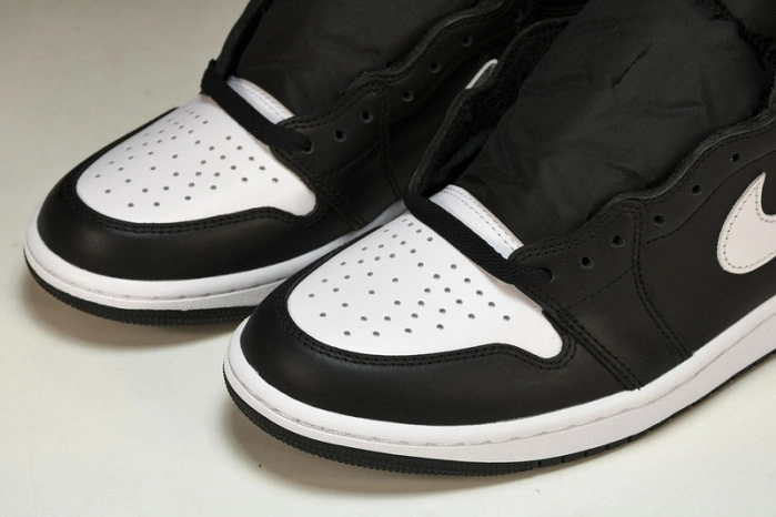 Jordan 1 Retro High OG Black White   DZ5485-010