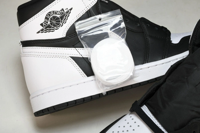 Jordan 1 Retro High OG Black White   DZ5485-010