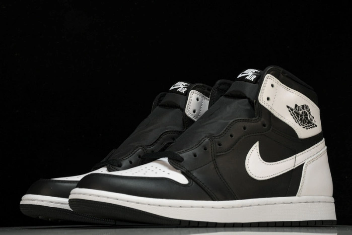 Jordan 1 Retro High OG Black White   DZ5485-010