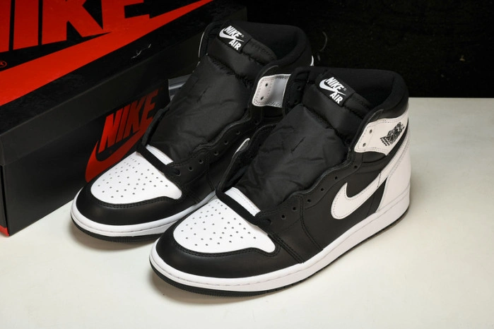 Jordan 1 Retro High OG Black White   DZ5485-010