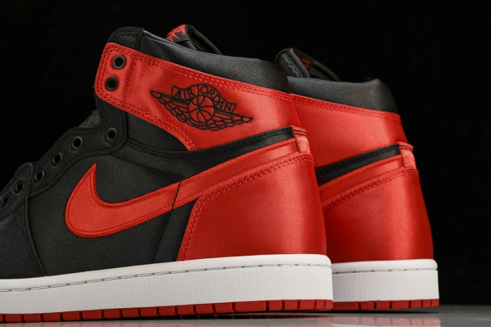 Jordan 1 Retro High OG Satin Bred   FD4810-061