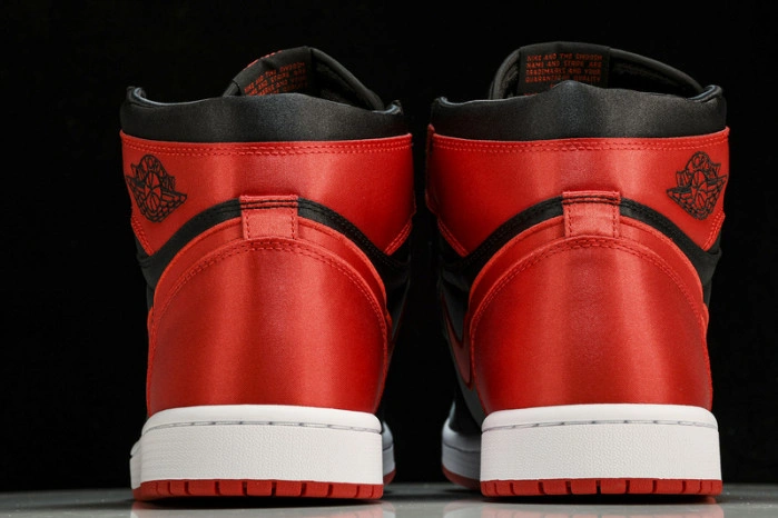 Jordan 1 Retro High OG Satin Bred   FD4810-061