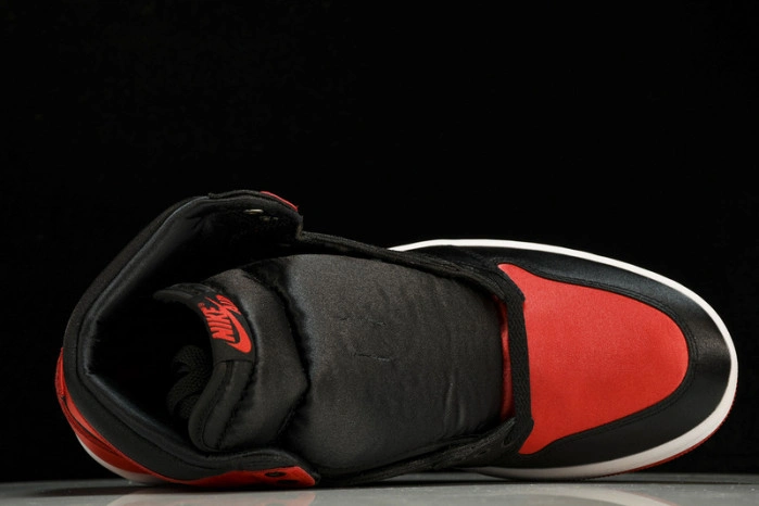 Jordan 1 Retro High OG Satin Bred   FD4810-061