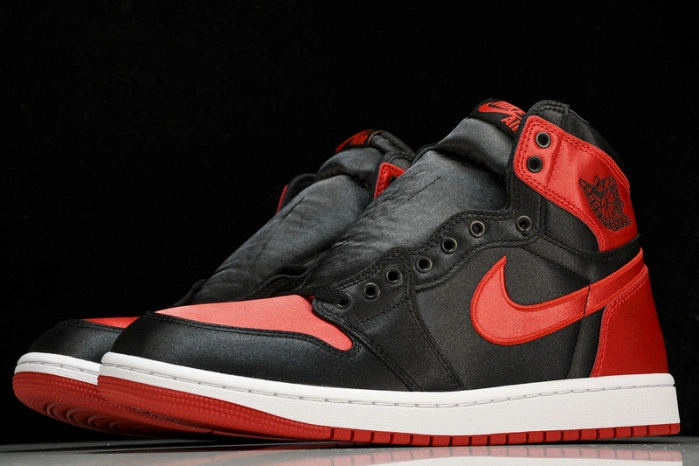 Jordan 1 Retro High OG Satin Bred   FD4810-061