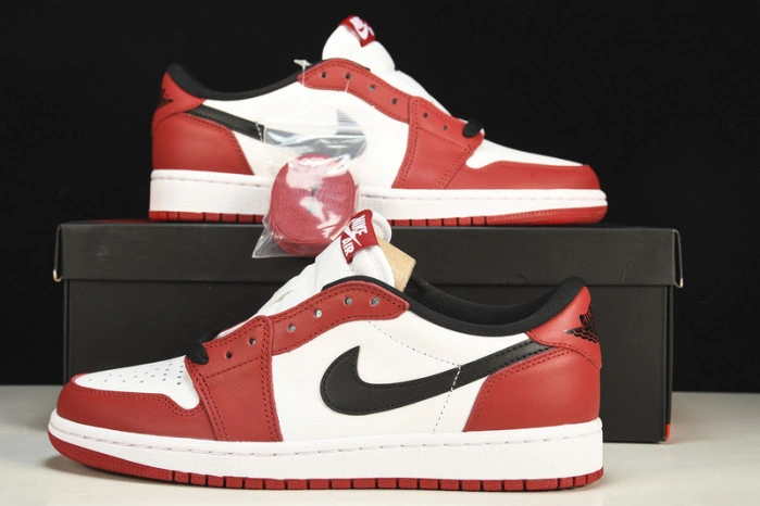 Jordan 1 Retro Low Chicago (2016)     705329-600
