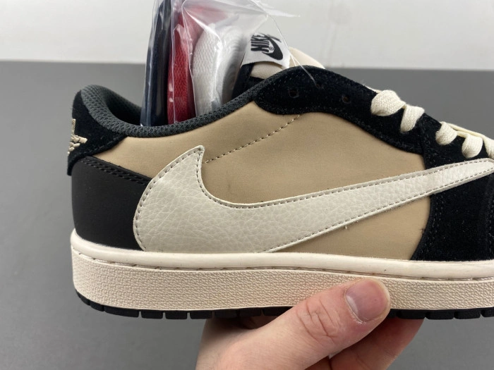 Jordan 1 Retro Low OG SP Travis Scott Brown