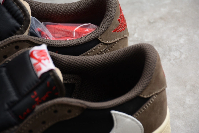 Jordan 1 Retro Low OG SP Travis Scott Mocha