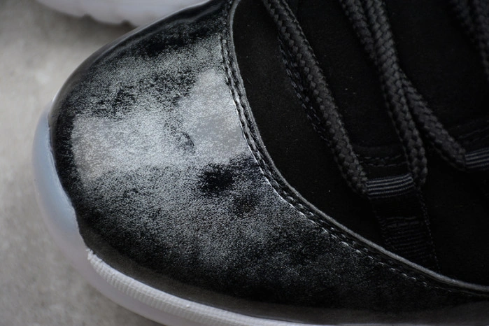 Jordan 11 Retro Low Barons  528895-010