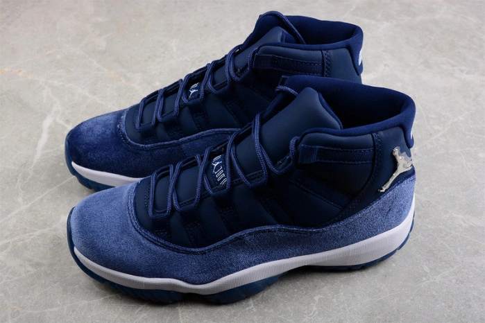 Jordan 11 Retro Midnight Navy AR0715-441
