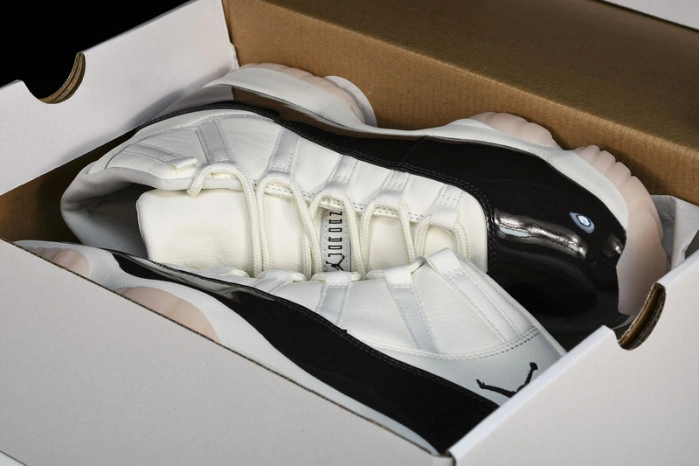 Jordan 11 Retro Neapolitan   AR0715-101