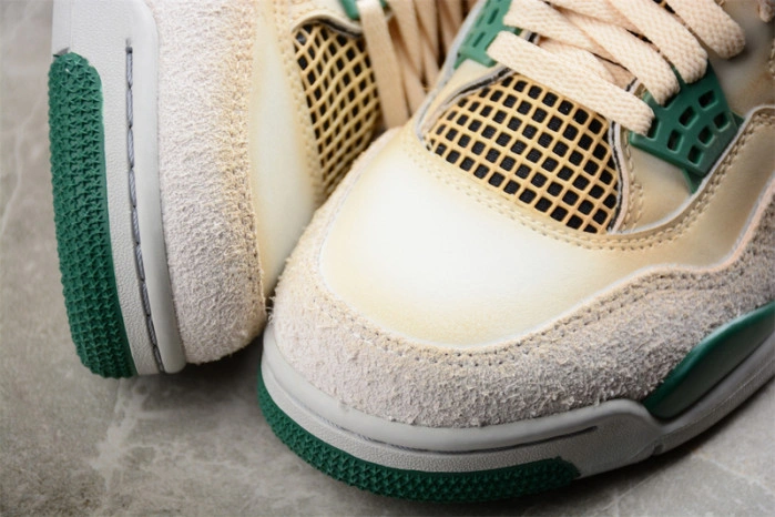 Jordan 4 Retro DC7770-106