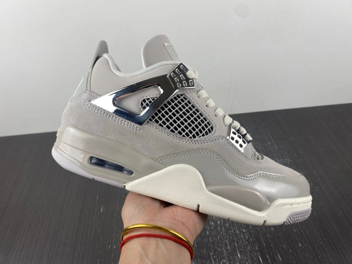 Jordan 4 Retro Frozen Moments   AQ9129-001