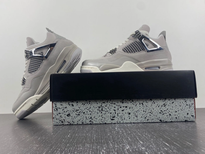 Jordan 4 Retro Frozen Moments   AQ9129-001