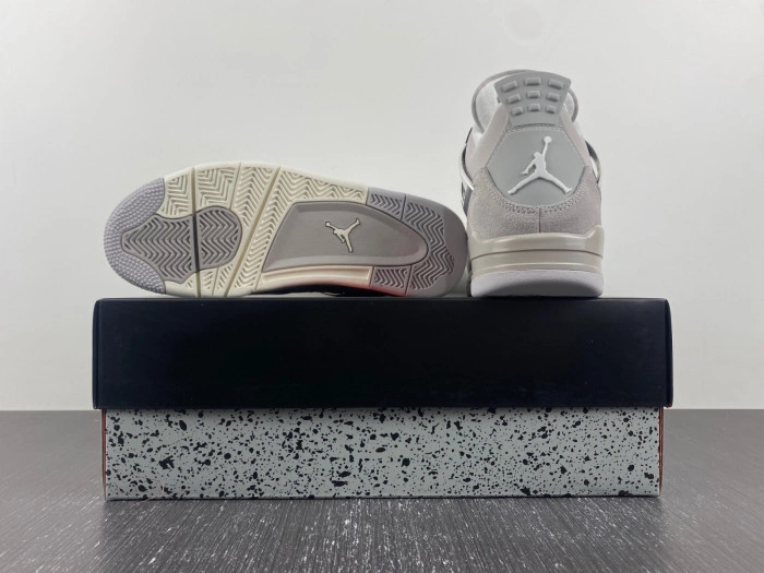 Jordan 4 Retro Frozen Moments   AQ9129-001