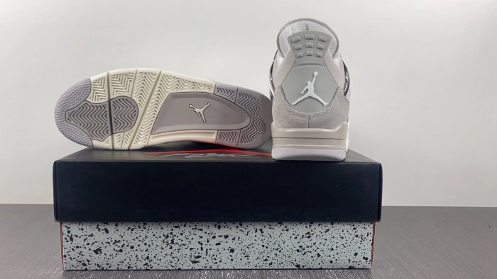 Jordan 4 Retro Frozen Moments   AQ9129-001