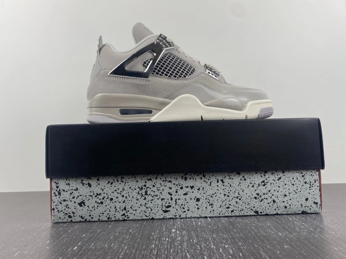 Jordan 4 Retro Frozen Moments   AQ9129-001