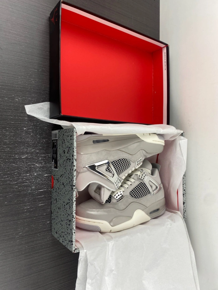 Jordan 4 Retro Frozen Moments   AQ9129-001