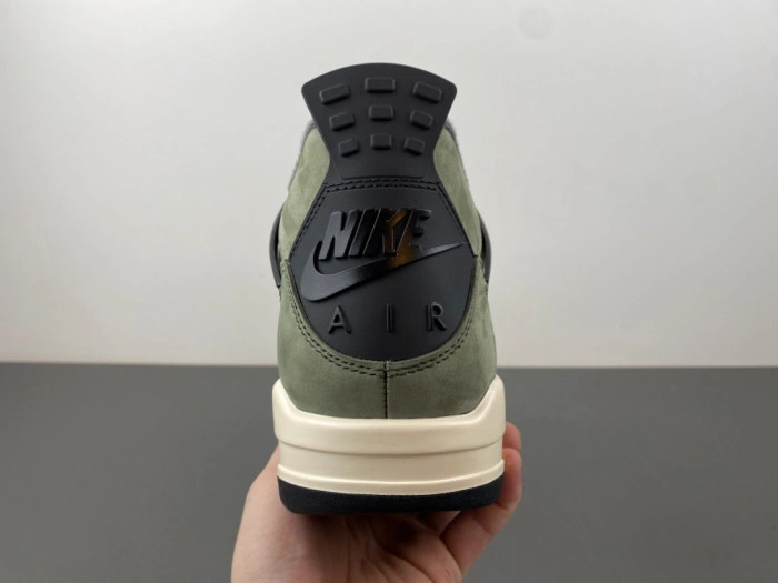Jordan 4 Retro OG SP Undefeated (2025)    IB1519-200