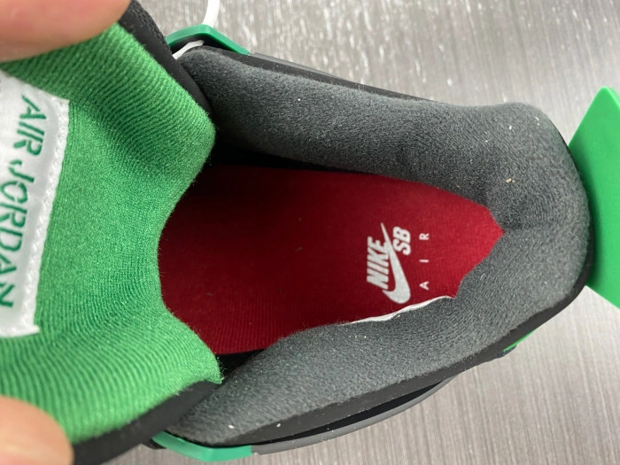 Jordan 4 Retro SB Black Green    DR5415-030