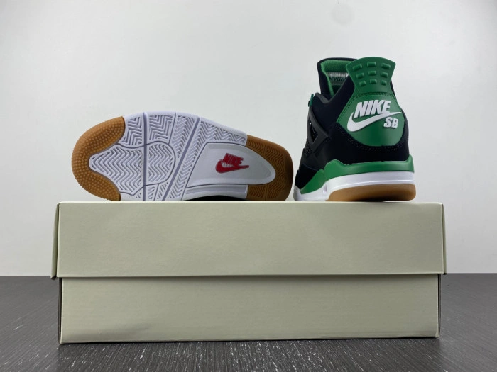 Jordan 4 Retro SB Black Green    DR5415-030
