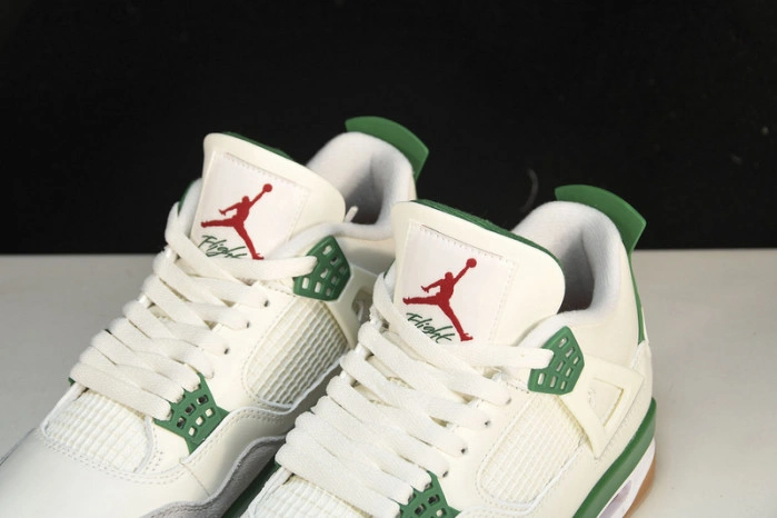 Jordan 4 Retro SB Pine Green    DR5415-103