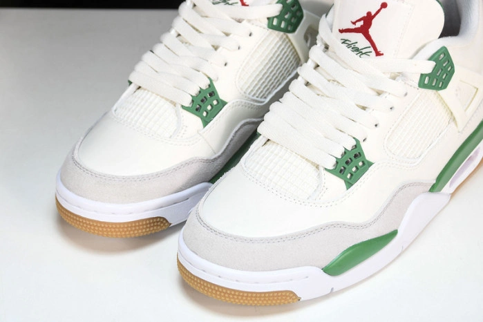 Jordan 4 Retro SB Pine Green    DR5415-103