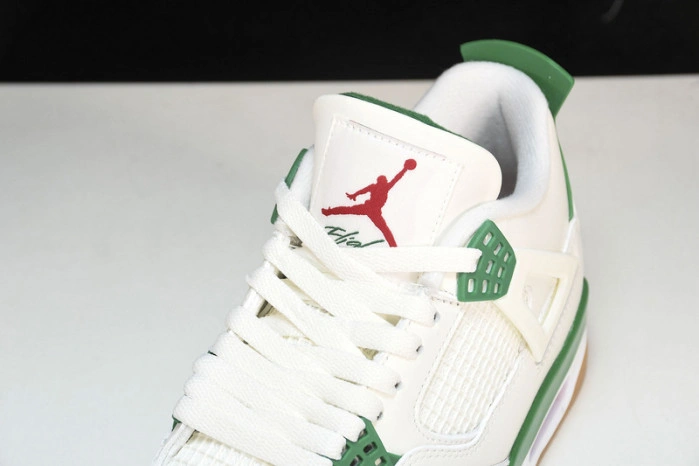Jordan 4 Retro SB Pine Green    DR5415-103