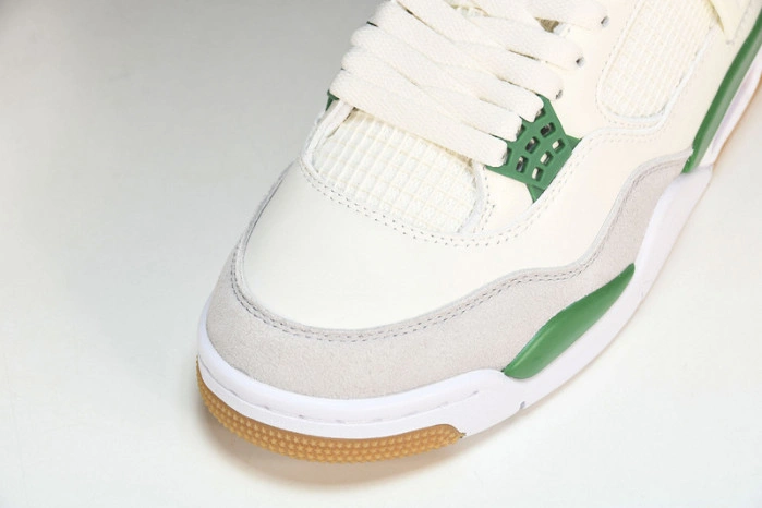 Jordan 4 Retro SB Pine Green    DR5415-103