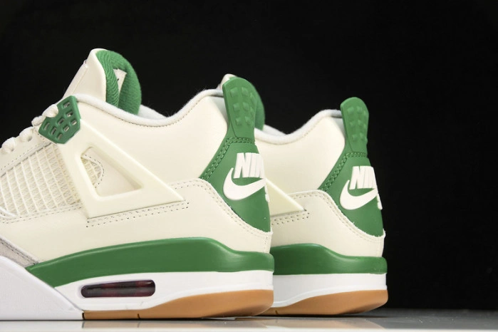 Jordan 4 Retro SB Pine Green    DR5415-103