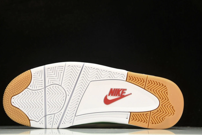 Jordan 4 Retro SB Pine Green    DR5415-103