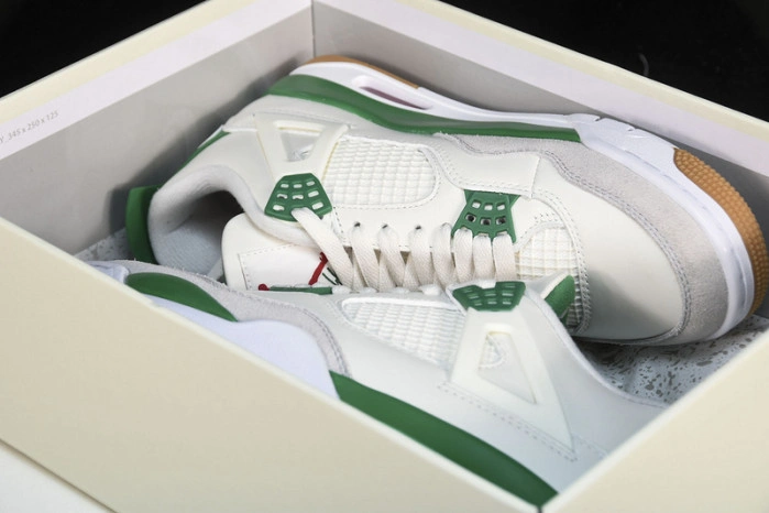 Jordan 4 Retro SB Pine Green    DR5415-103