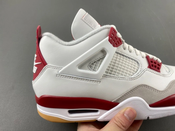 Jordan 4 Retro SB Varsity Red   DR5415-106