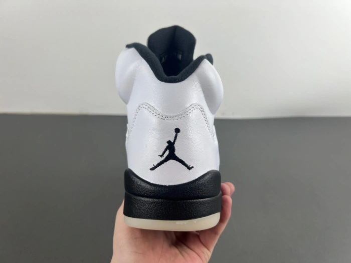 Jordan 5 Retro "White and Black"   DD0587-110
