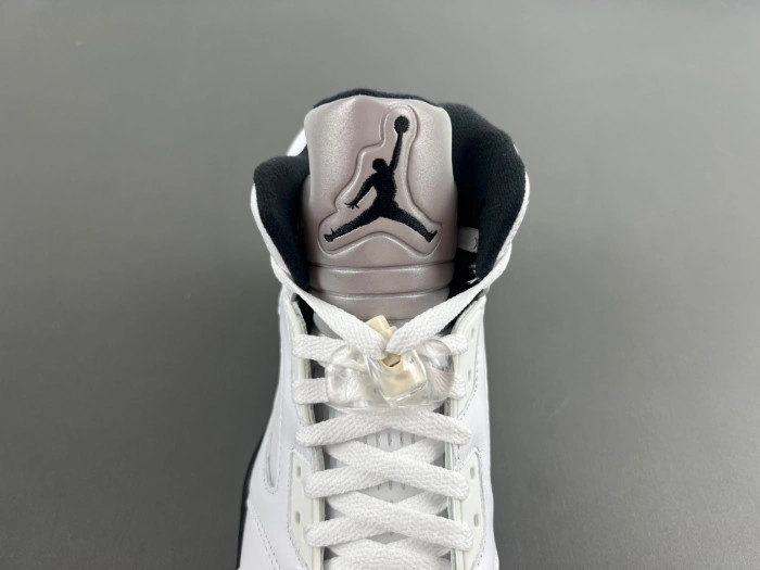 Jordan 5 Retro "White and Black"   DD0587-110