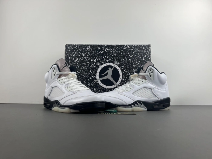 Jordan 5 Retro "White and Black"   DD0587-110