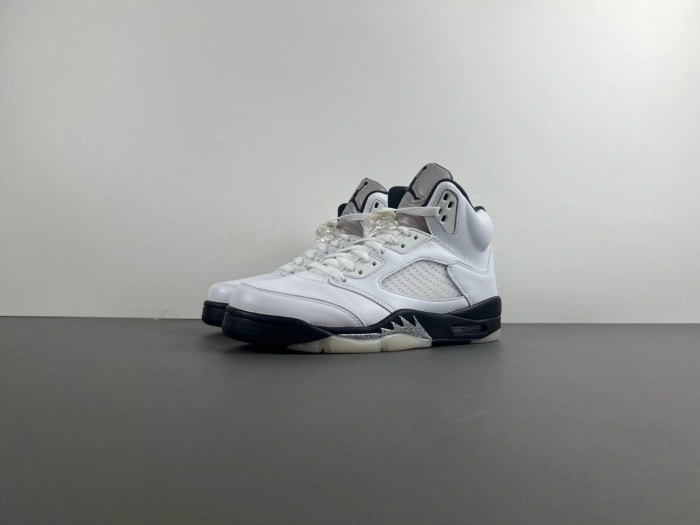 Jordan 5 Retro "White and Black"   DD0587-110